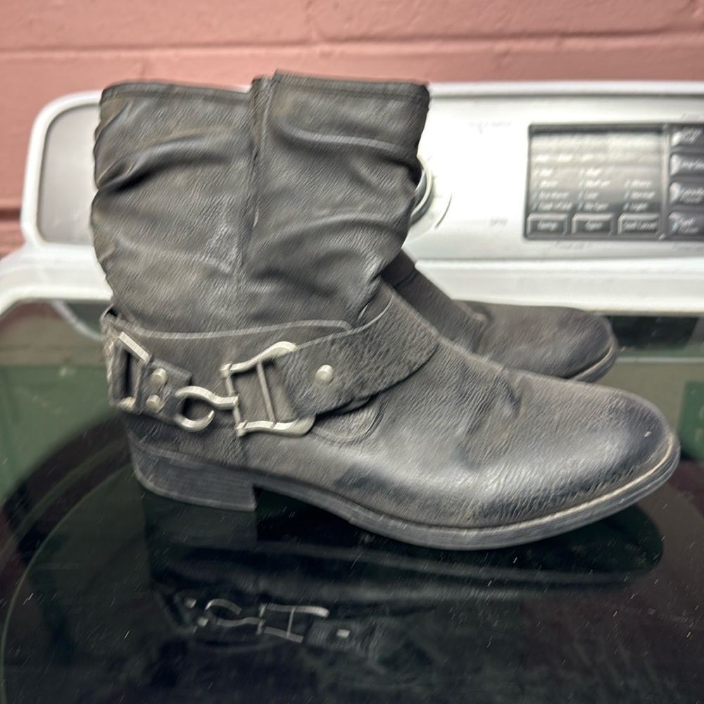 Combat boots